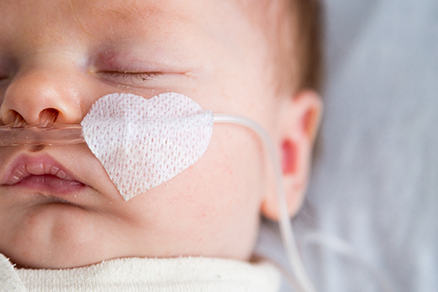 Newborn baby in hospital weakened with bronchitis is getting oxy