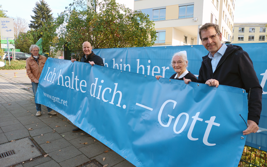 Diakonie Bethanien, FeG Aufderhöhe und Marburger Medien laden mit Bannern zum Nachdenken über Gott ein